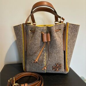 NWOT Tory Burch McGraw Felt Bag